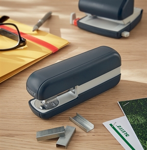 Leitz Hæftemaskine Cosy t/30ark grå