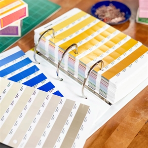Pantone Reference Library (8 guides + 4 chip book bundle) - GPC305C